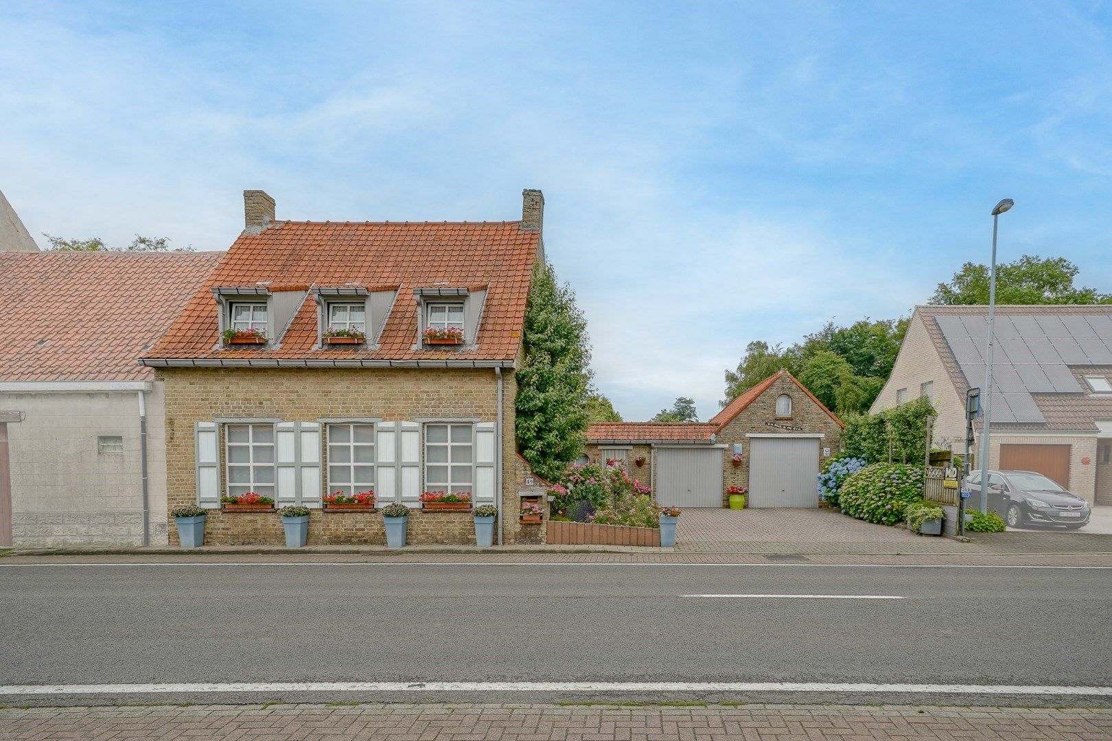 Ruime woning met drie slaapkamers - met loods/garage  foto 20