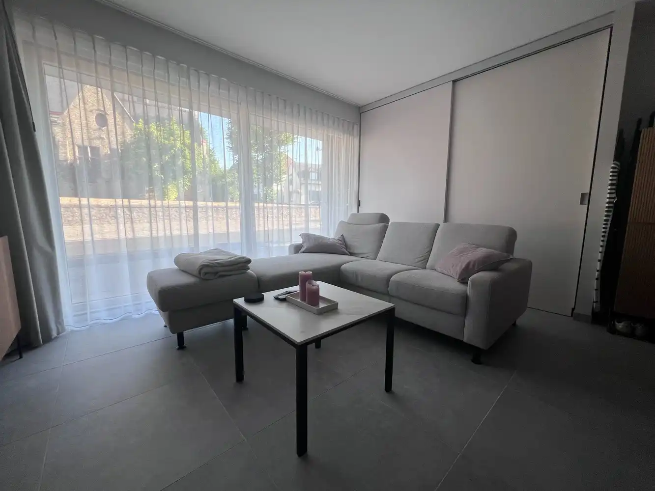 Modern gelijkvloers appartement op het dorpsplein in Koolskamp. foto 6