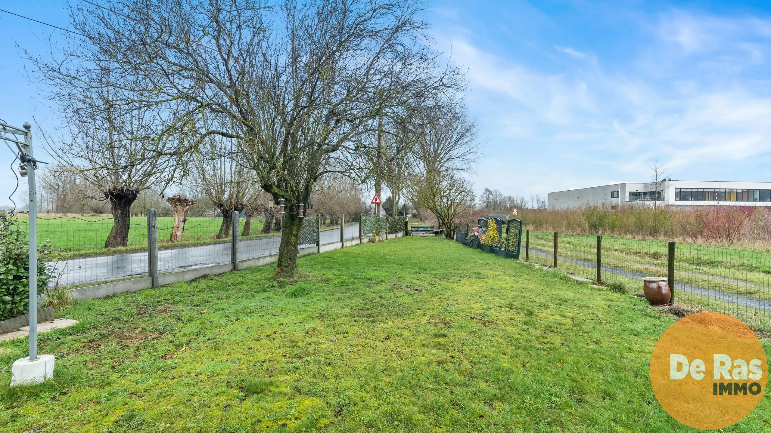 LOKEREN - Te renoveren woning met 2 slpks, garage en tuin foto 7