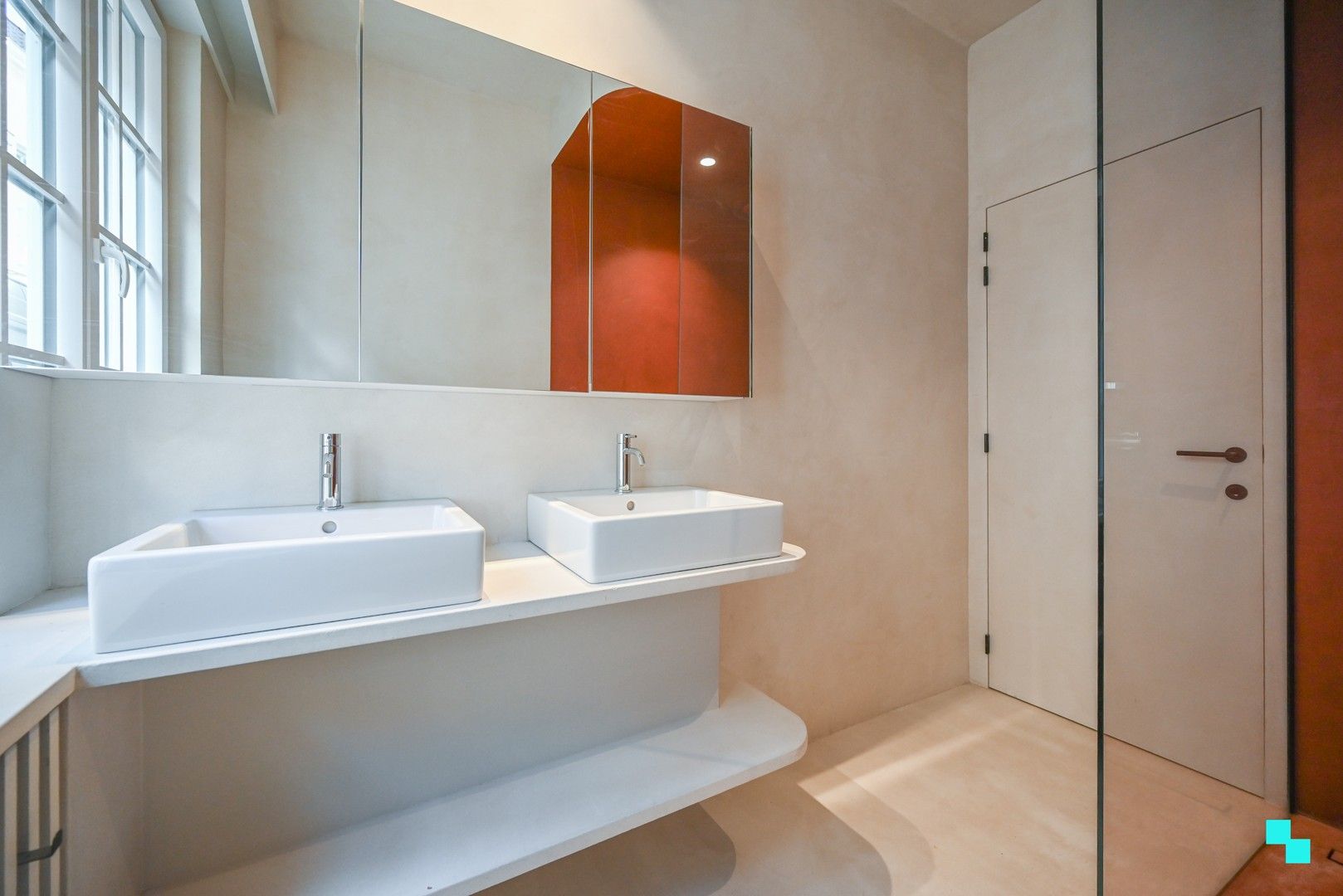 Stijlvol gerenoveerd appartement in hartje Kortrijk foto 13