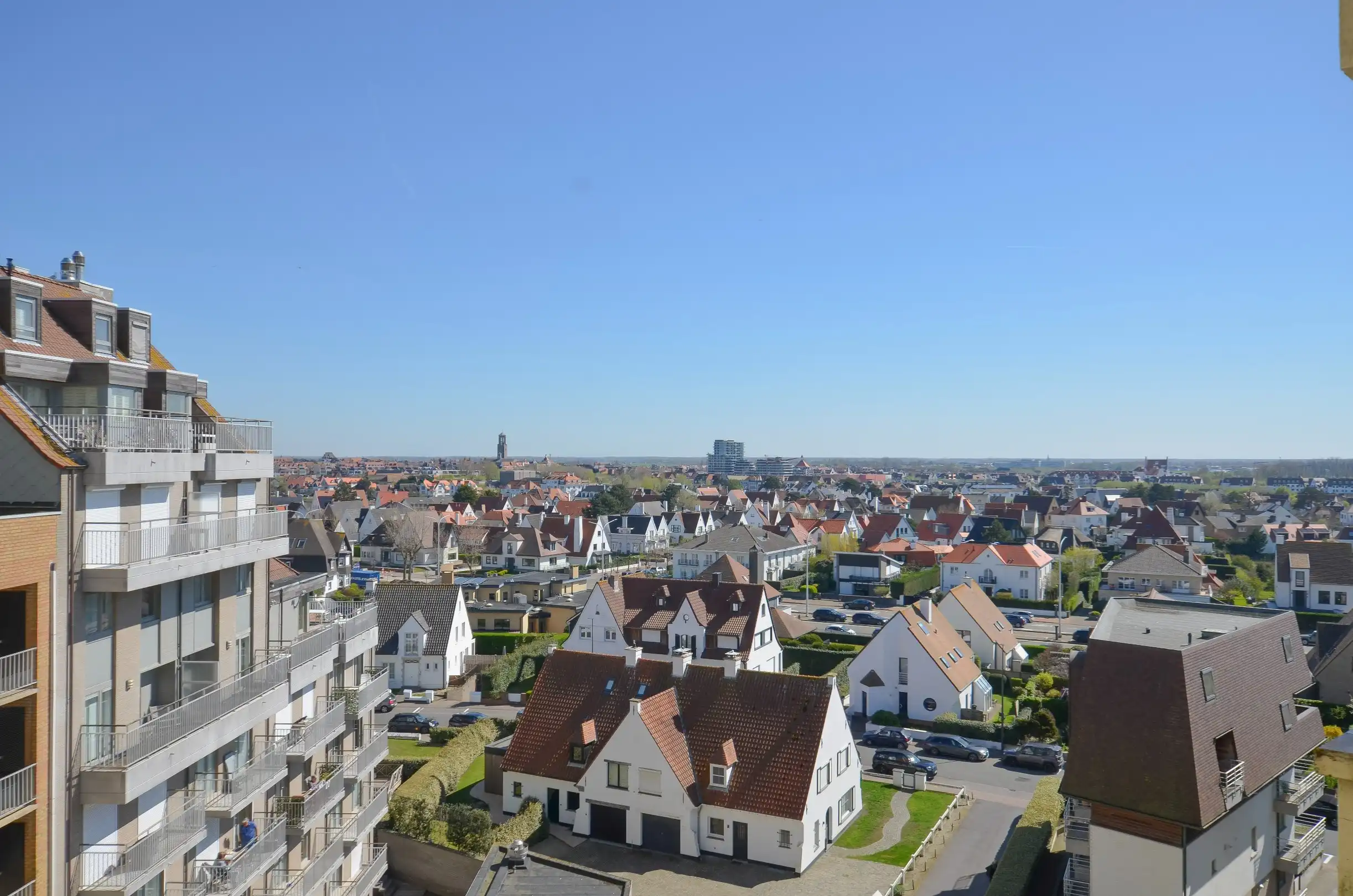 Exclusief – Stijlvol volledig gerenoveerd appartement met frontaal zeezicht. foto 16