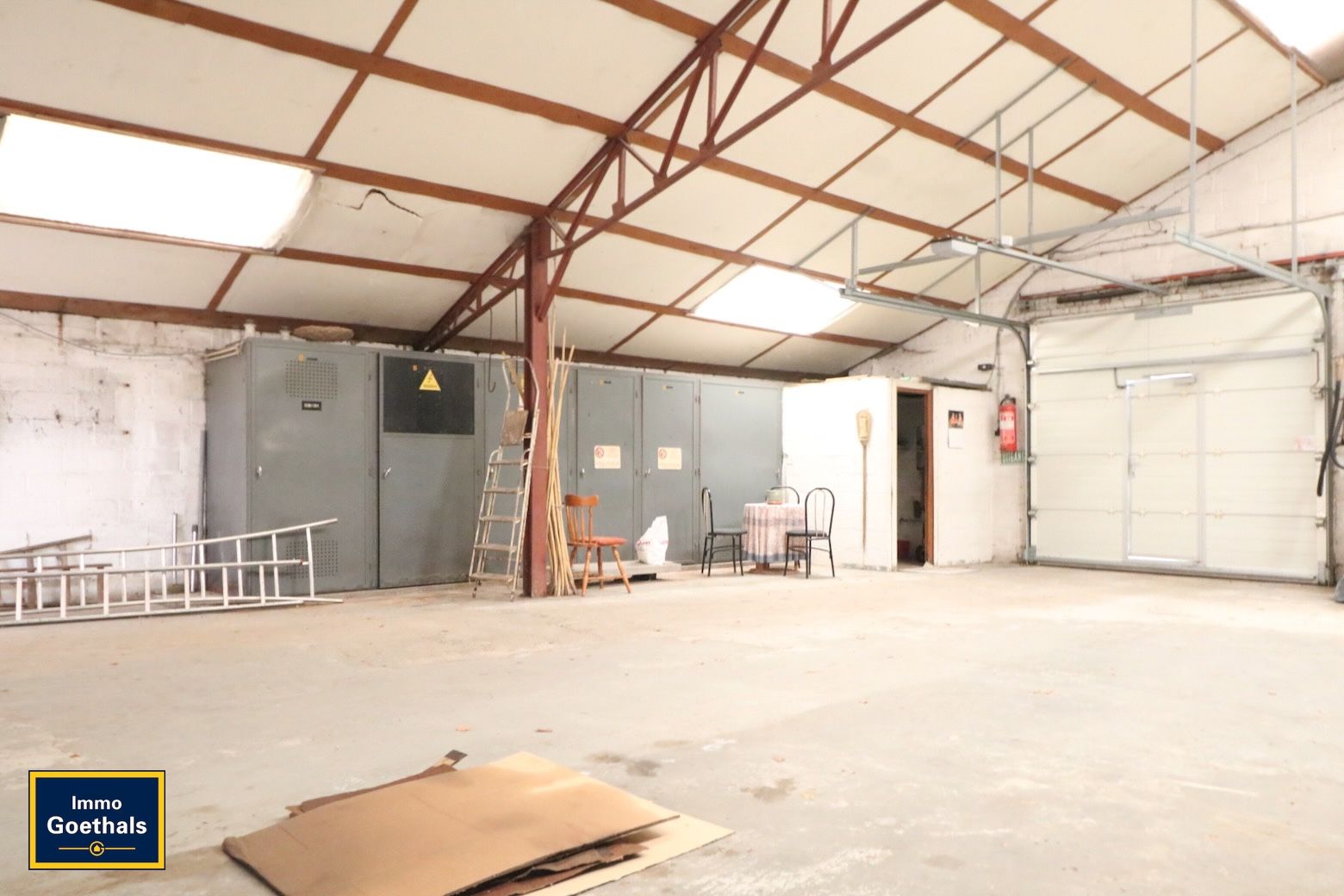 Charmante goed onderhouden villa met loods / magazijn van 656m²   foto 24