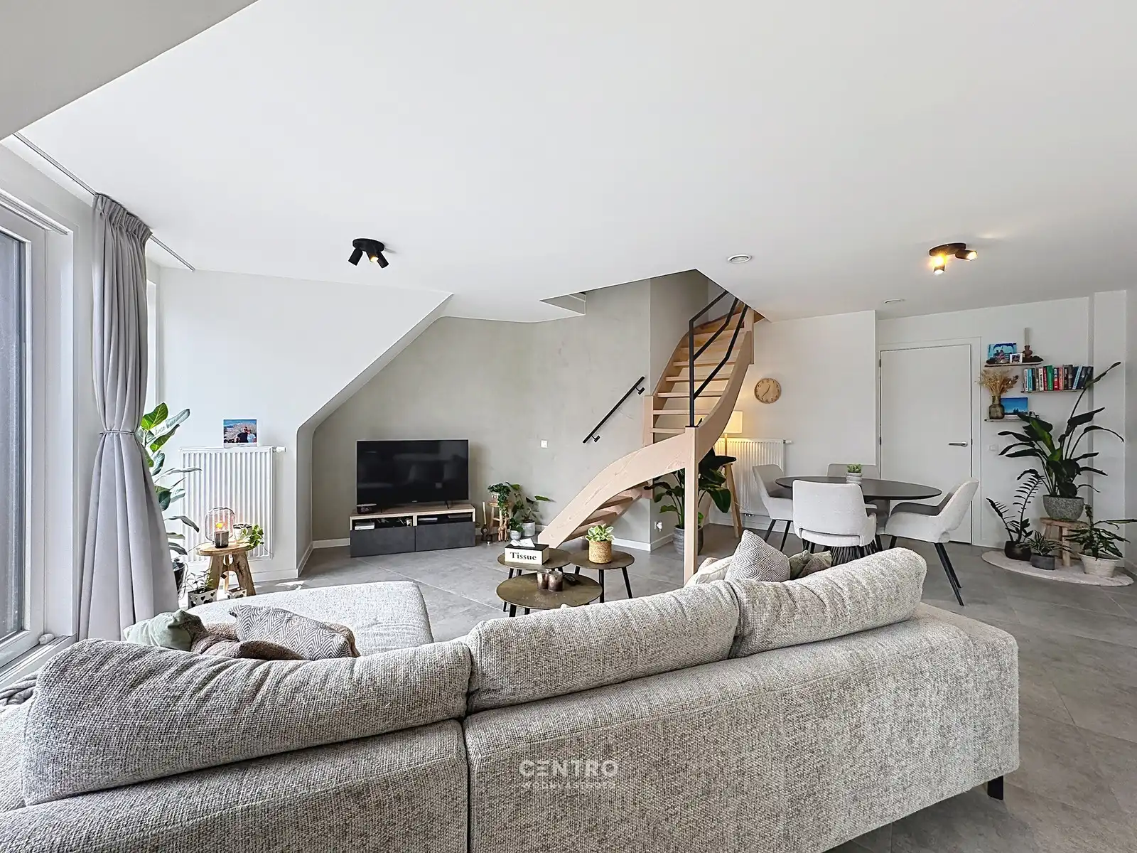 LEUK appartement met 2 slpk én 2 badkamers! foto 3