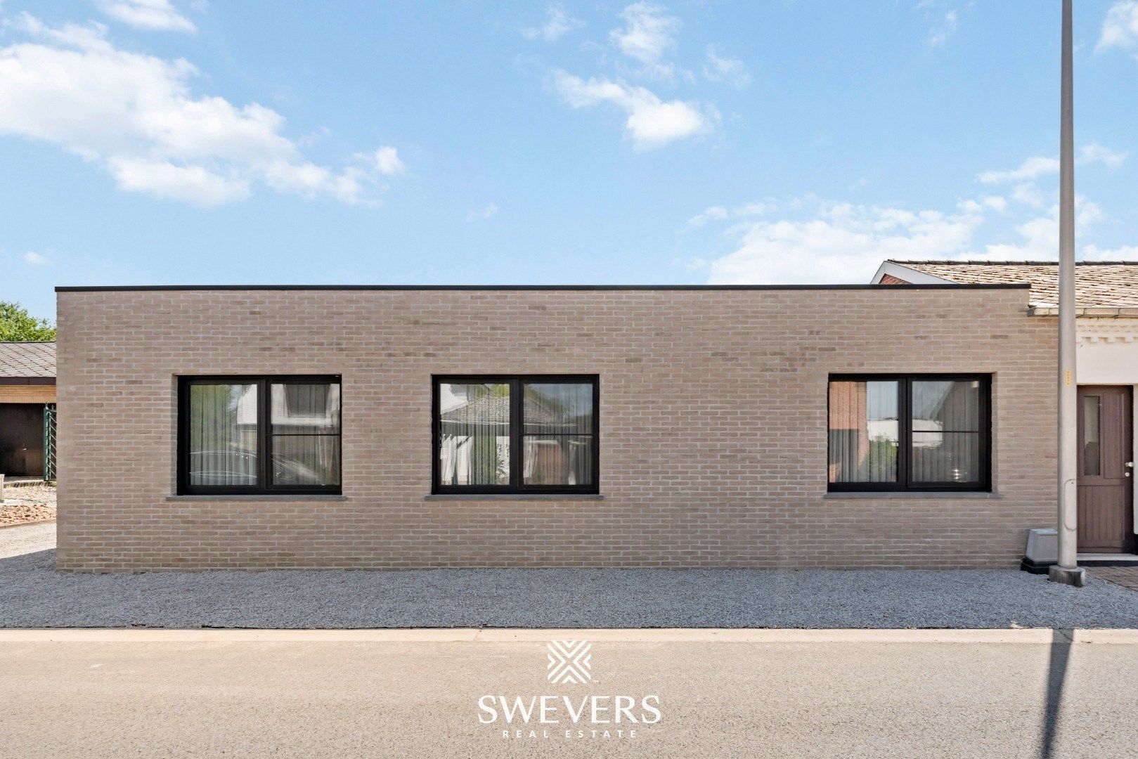 Instapklare, volledig gerenoveerde woning met zonnige tuin en grote garage foto 30