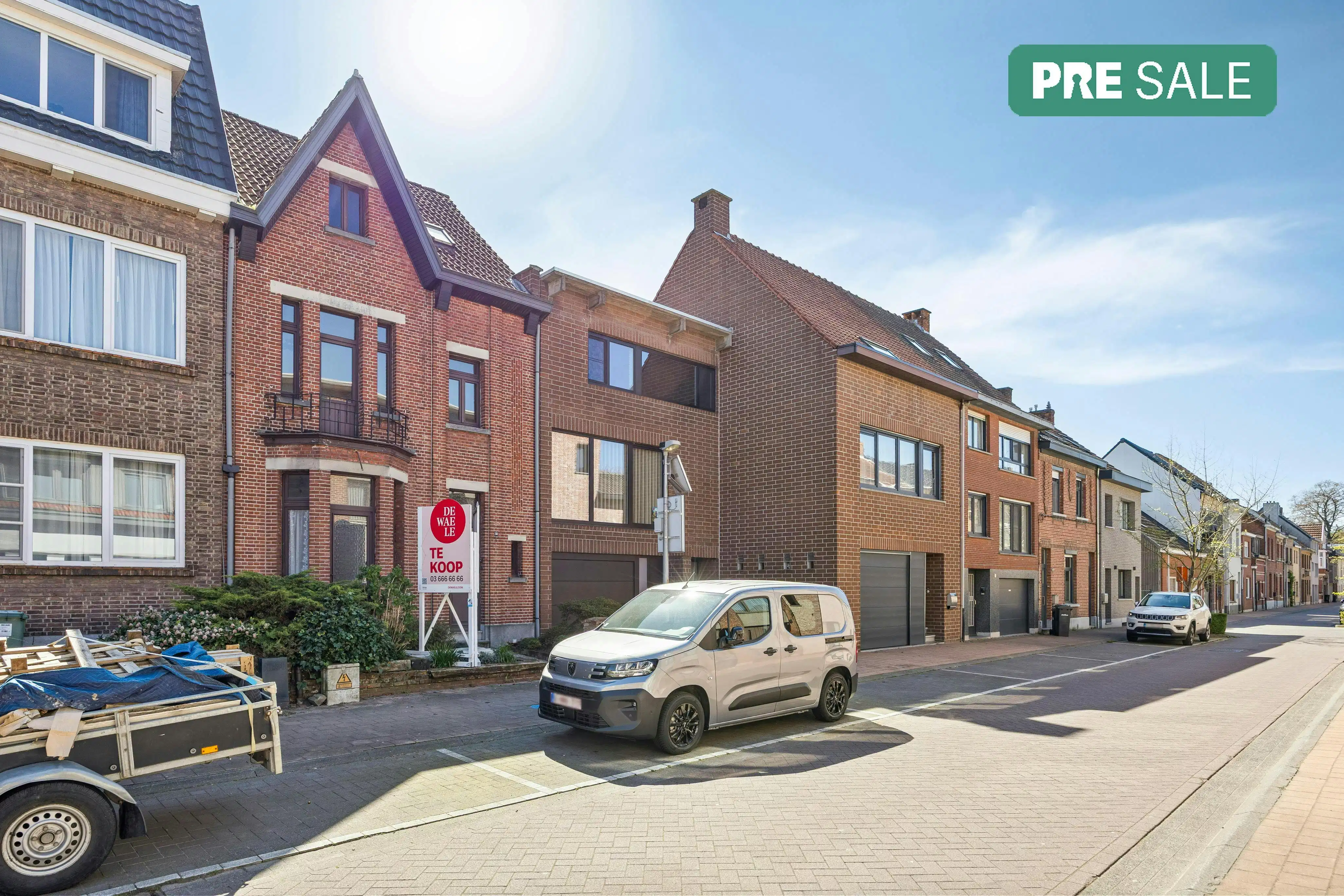 Charmant huis met veel potentieel te koop in Kapellen! foto 2