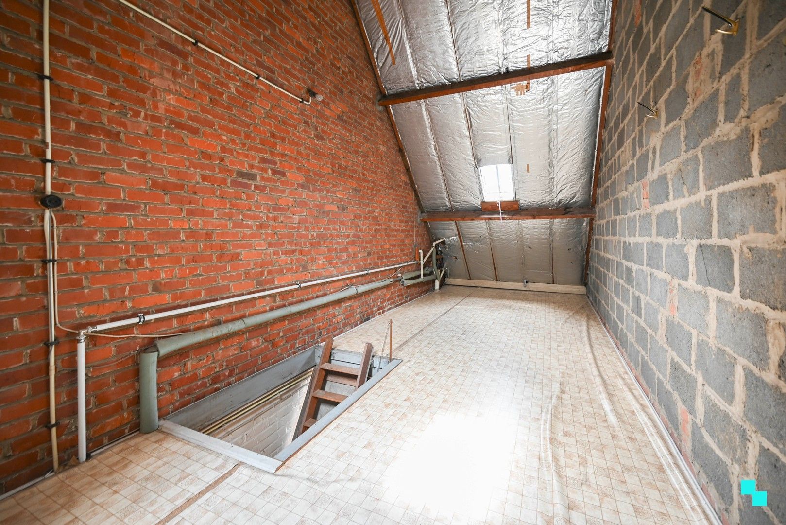 Ruime woning met garage in het centrum van Meulebeke foto 25