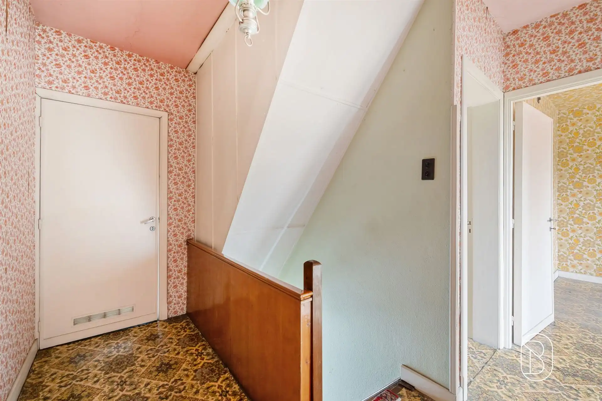 Te renoveren gezinswoning met 3 slaapkamers en grote tuin! foto 12
