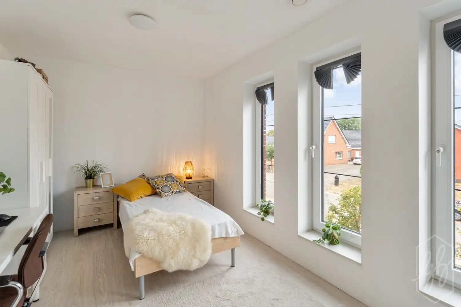 Instapklare BEN woning uit 2019 met zuidgerichte tuin en poolhouse foto 16