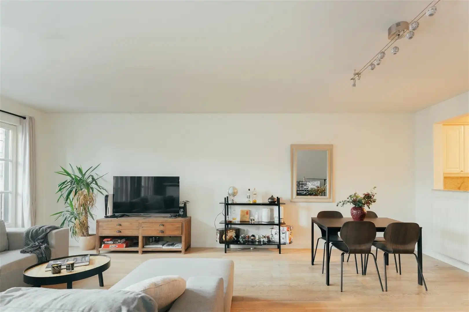 Kiftgate residence met zicht over het mooie dokter Roosensplein foto 2