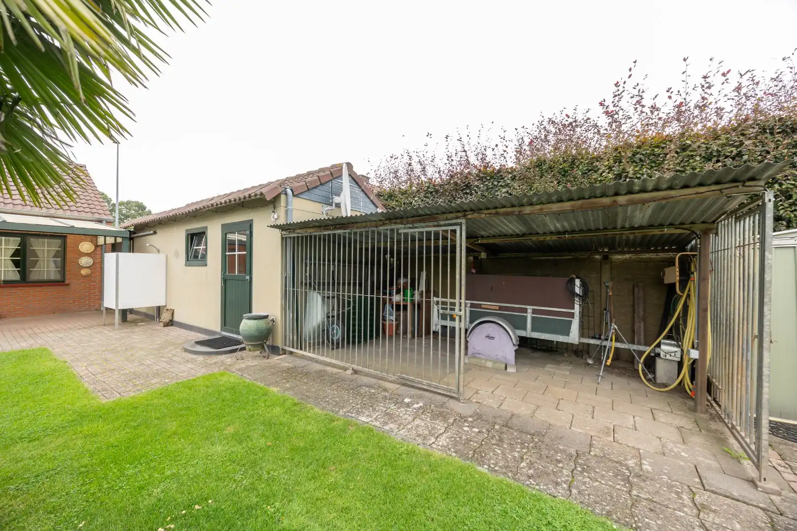 Goed onderhouden woning op een perceel van 8 are 19 ca foto 32
