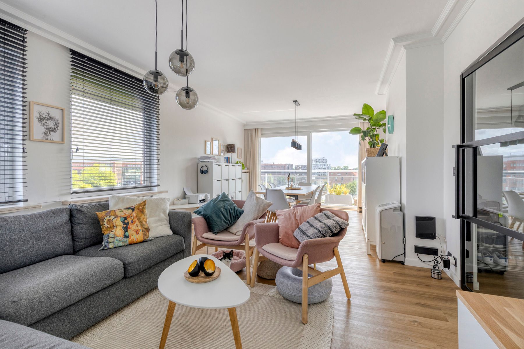 Centraal gelegen gerenoveerd appartement | Station Brugge foto 8