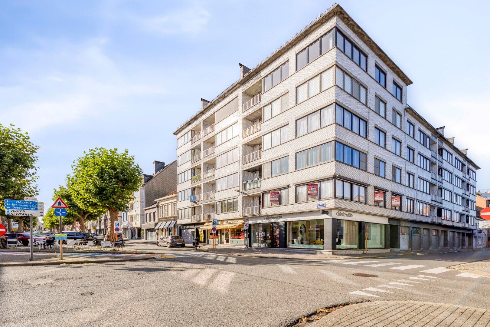 CENTRUMLIGGING - Lichtrijk appartement MET garage foto {{pictureIndex}}