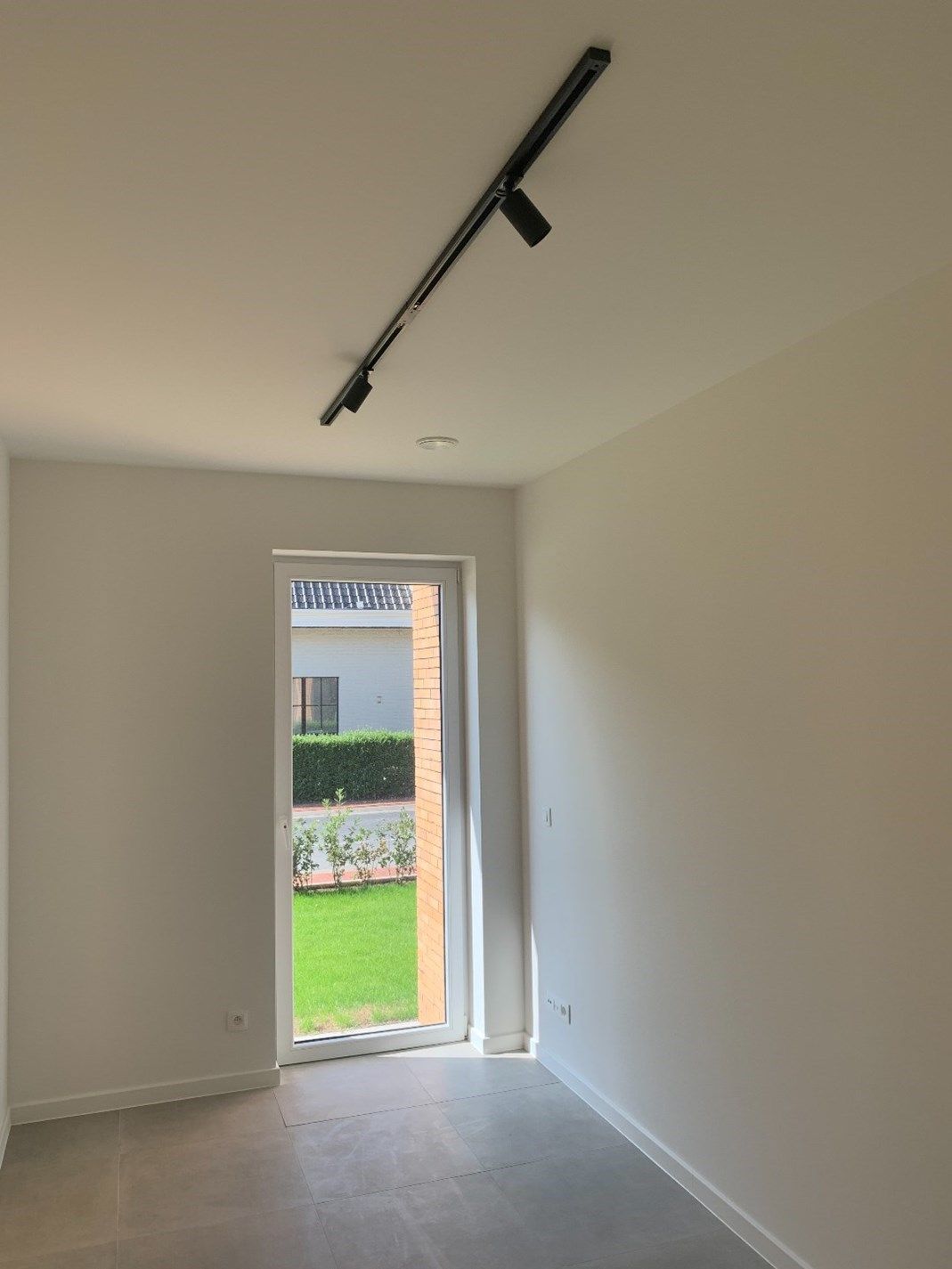 Rustig gelegen 2-slaapkamer appartement met open staanplaats foto 6
