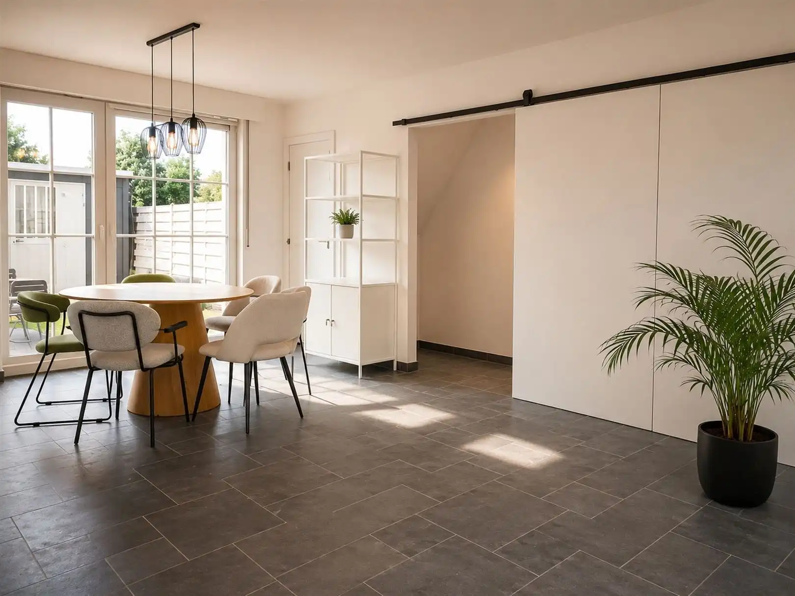 Eigentijdse woning, optimaal wooncomfort met eigentijdse look and feel. Heel energiezuinig dankzij grondige totaalrenovatie. foto 6
