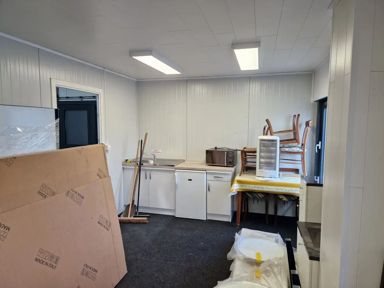 MULTIFUNCTIONEL BEDRIJFSUNIT MET 3 POORTEN foto 6