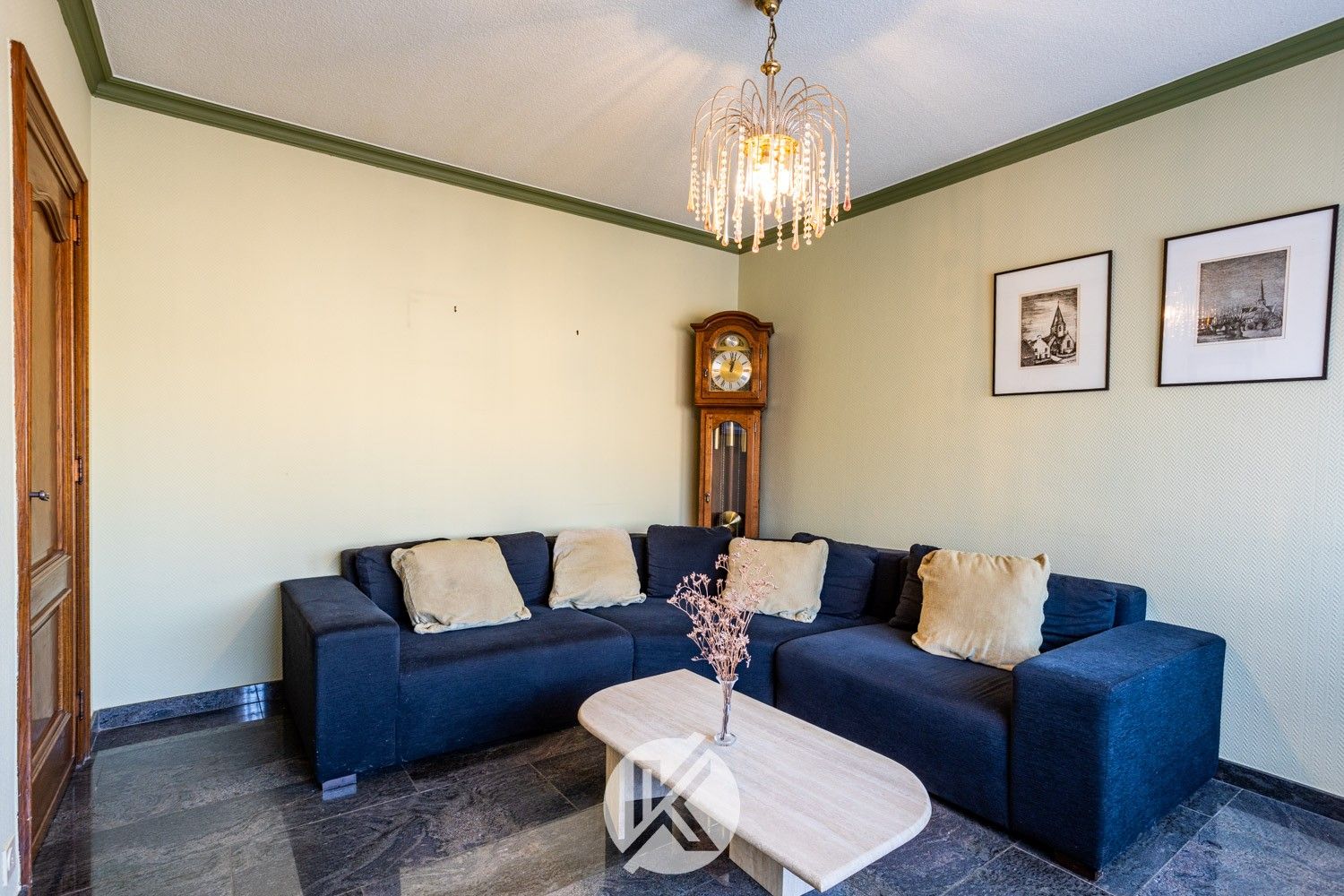 Robuuste, tijdloze villa met veel potentieel foto 12