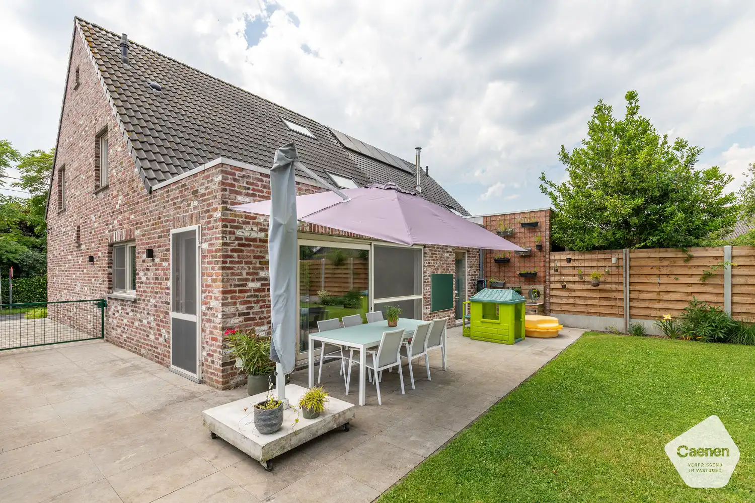 Uiterst gunstige en landelijke ligging te Torhout met 4 mooie slaapkamers & bureau op een perceel van 516 m² foto 2