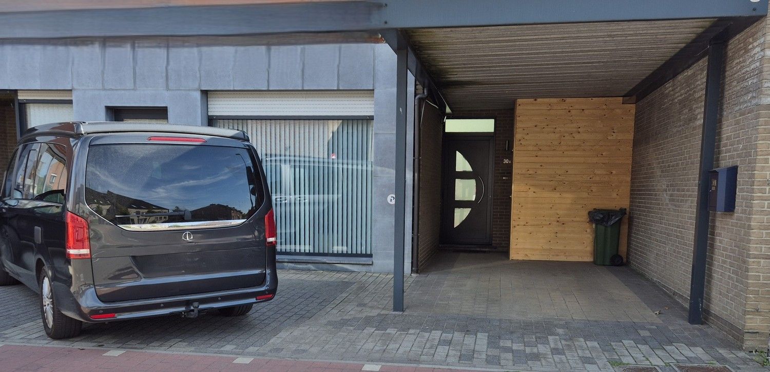 Instapklare gelijkvloerse parel met zwembad, zonnepanelen en ruimte voor zorg of professionele invulling foto 2
