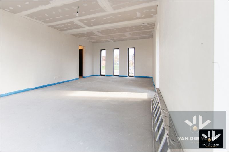 TOTAAL VERNIEUWDE WONING - ENKEL NOG AFWERKEN NAAR EIGEN SMAAK EN INZICHT foto 15