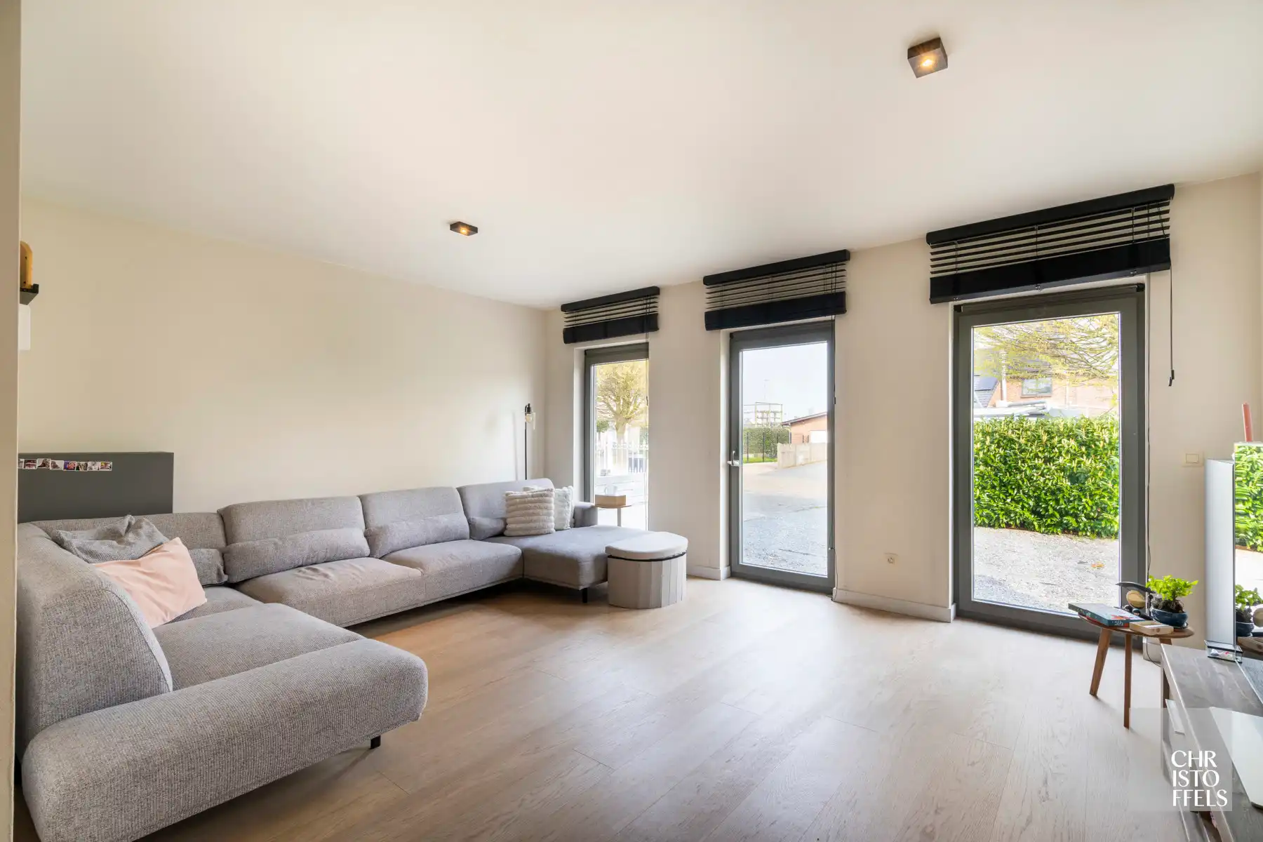 Ruime halfopen woning (203m²) op perceel van 840m² foto 2
