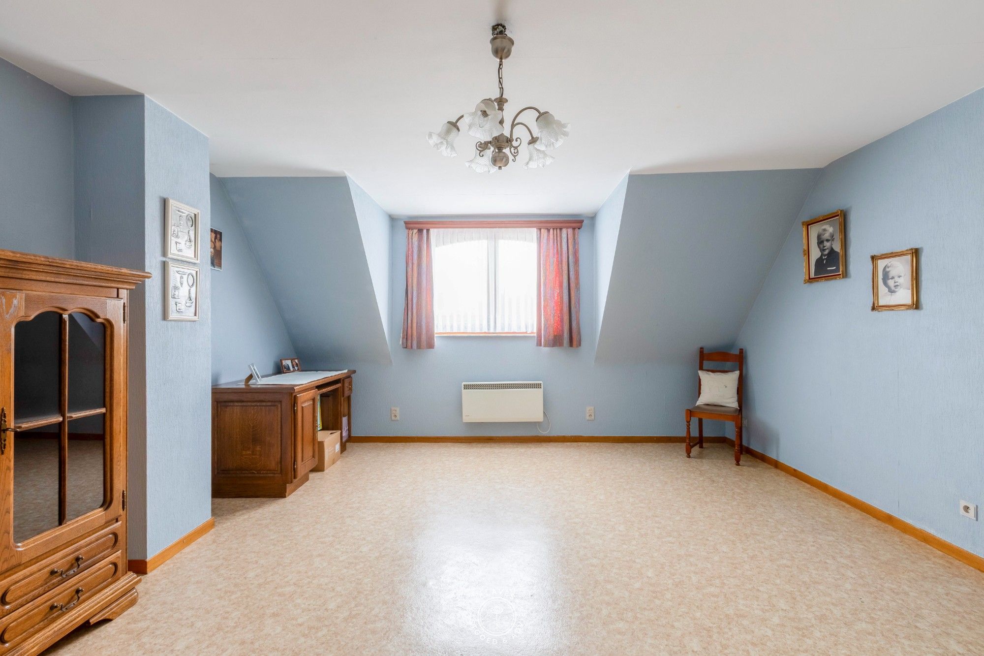 Charmante en ruime woning met 4 slaapkamers en 3 garages foto 18