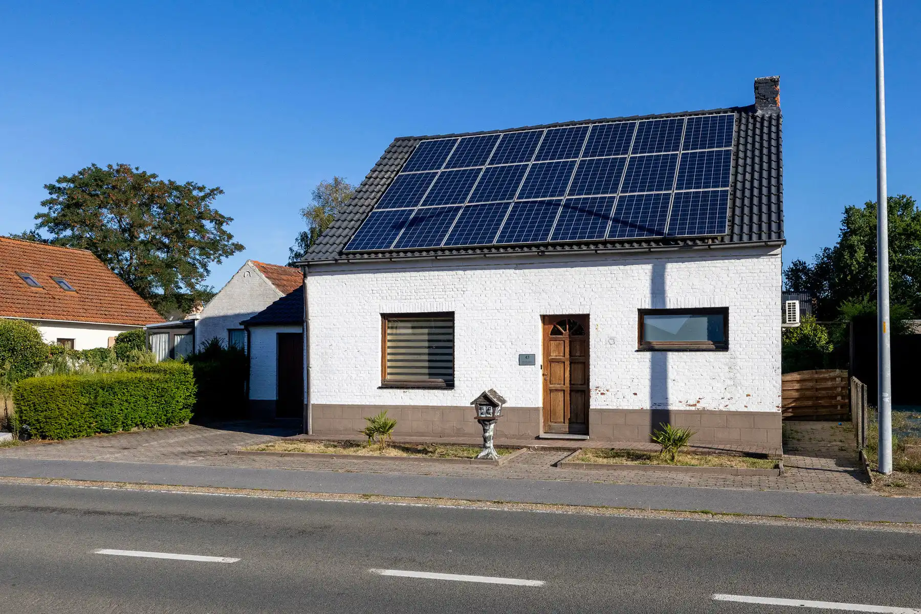 Gezinswoning  voorzien van zonnepanelen op ca. 873 m² grond.  foto 27