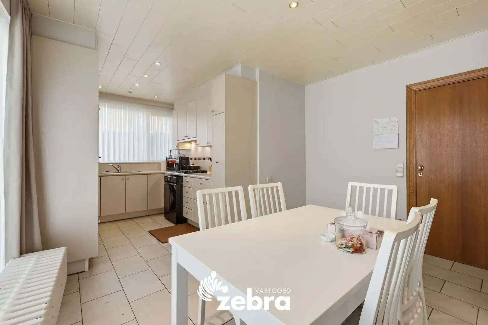 Halfopen bebouwing met praktijk- of kantoorruimte in centrum Tielt foto 7