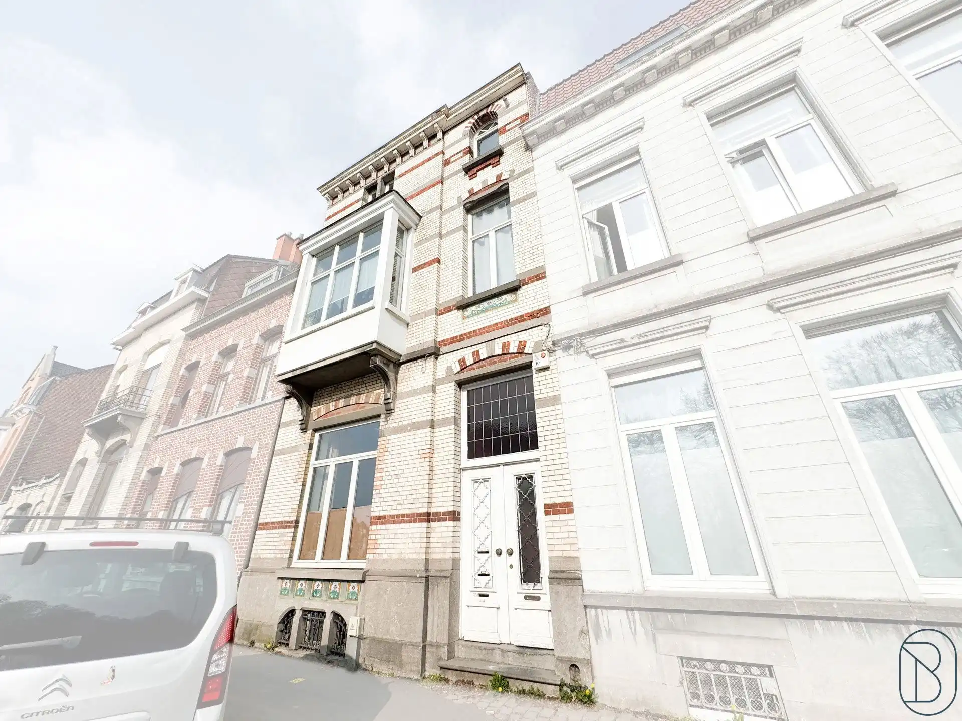 Prachtig herenhuis, ideaal gelegen aan de boulevards van Doornik. foto 18
