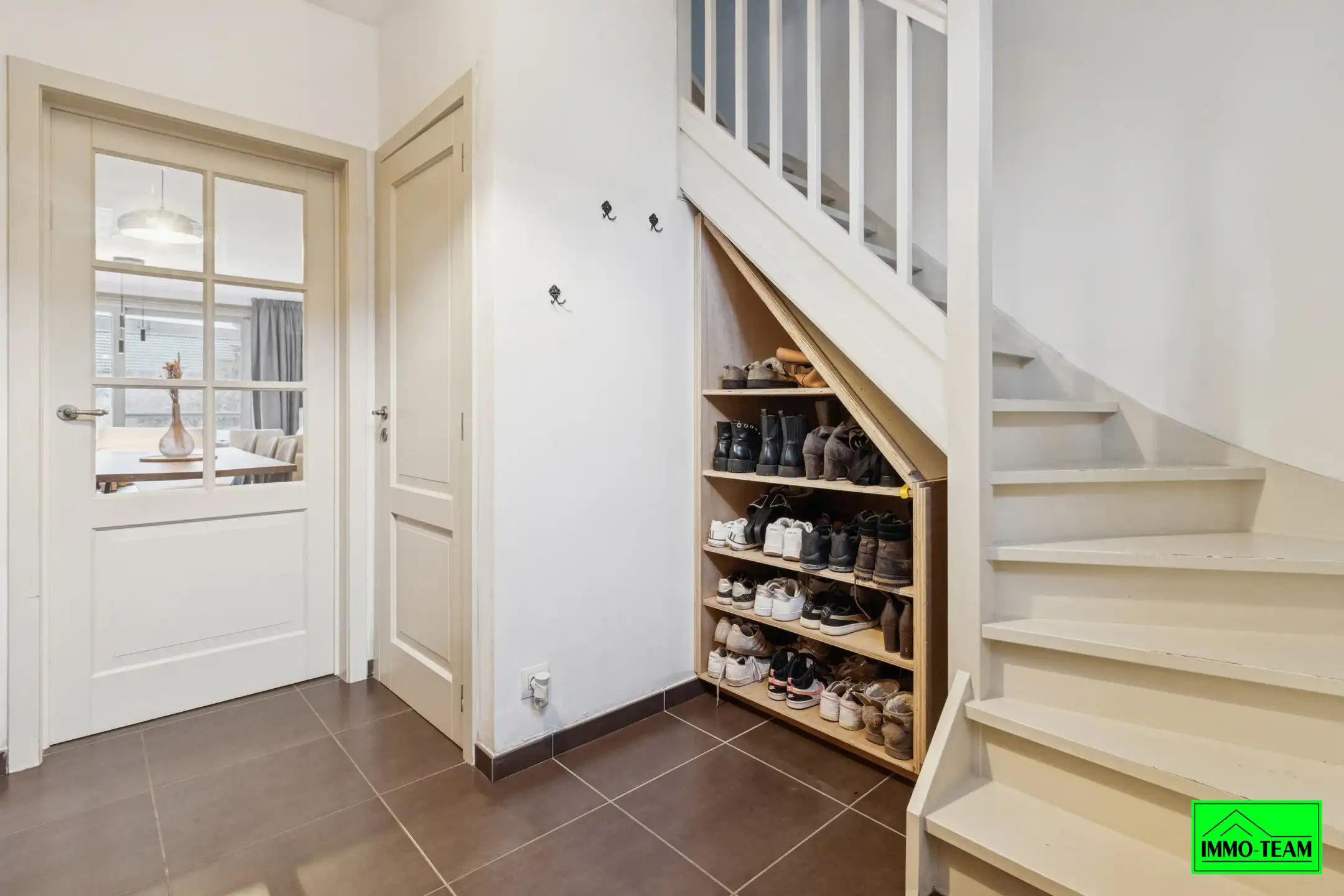 Gezellige  2-gevelwoning met 3 slks, tuin en garage foto 2