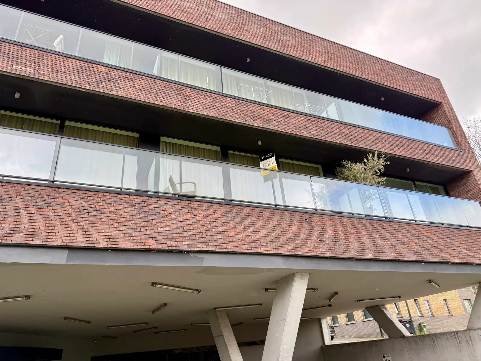 Instapklaar app. met terras, parking en berging foto 16