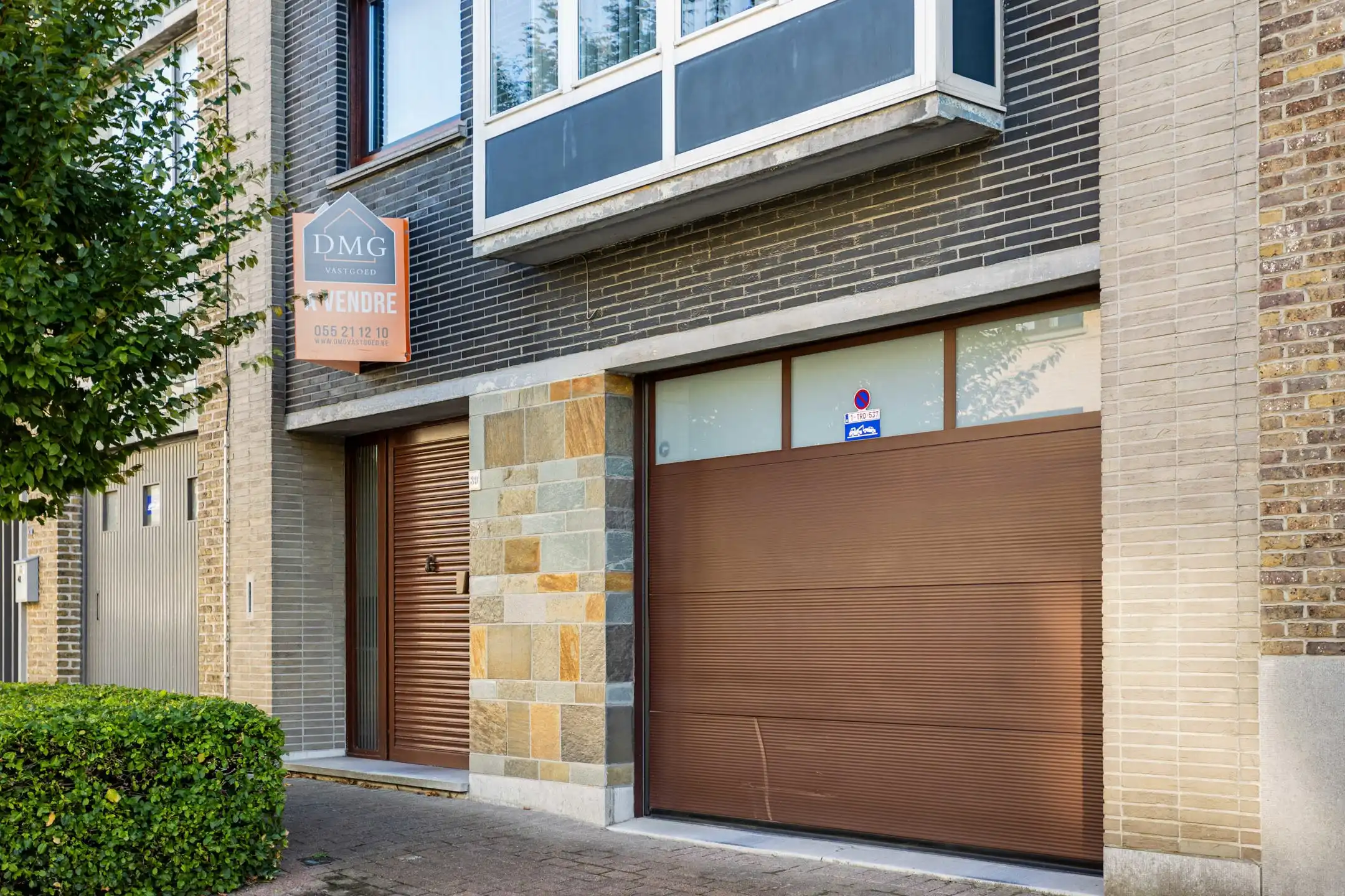 Solide burgerwoning met garage en tuin op gunstige ligging foto 2