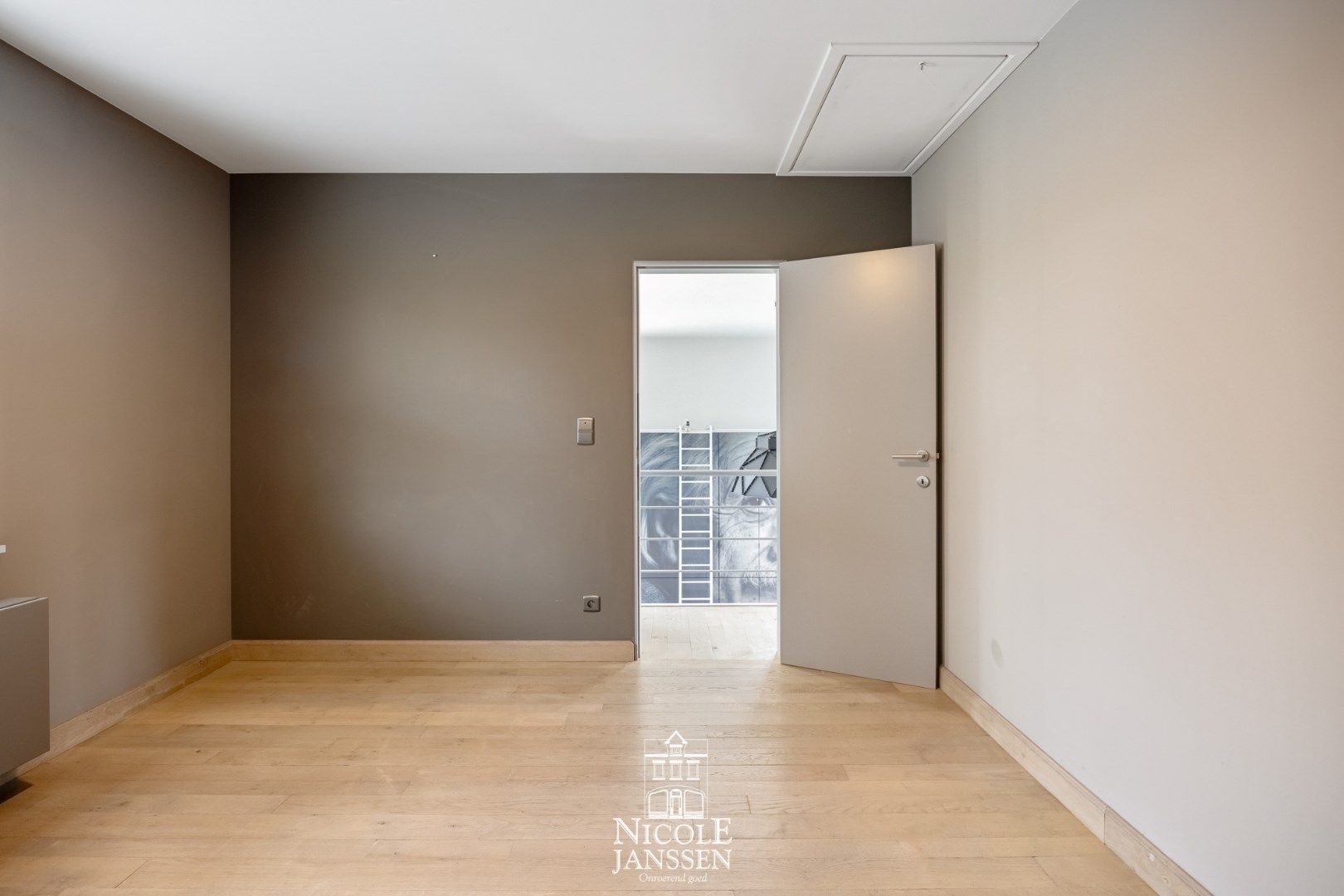 Zeer moderne en luchtige woning in een rustige, groene omgeving foto 16