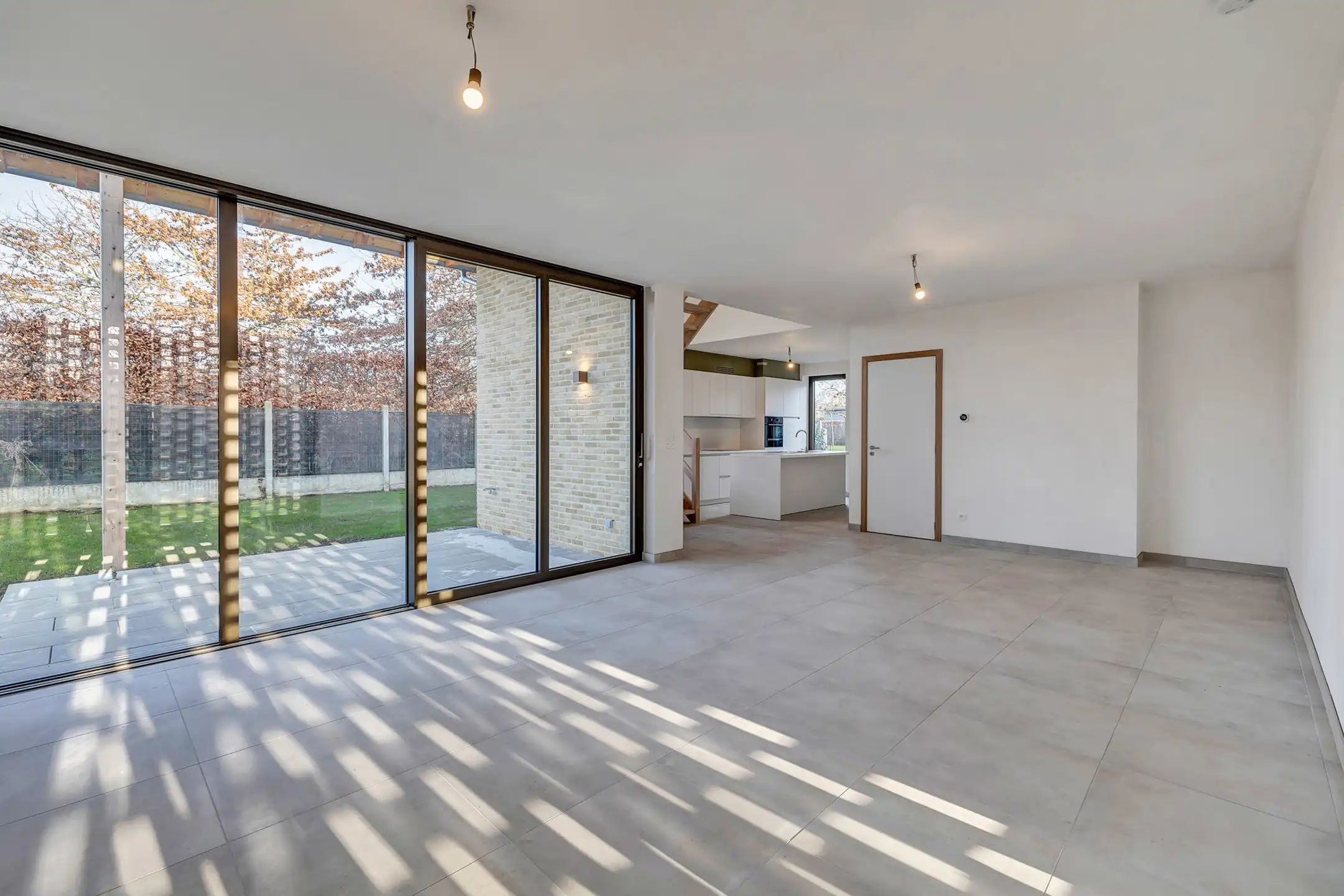 Prachtige half open nieuwbouwwoning in uniek woonerf foto {{pictureIndex}}