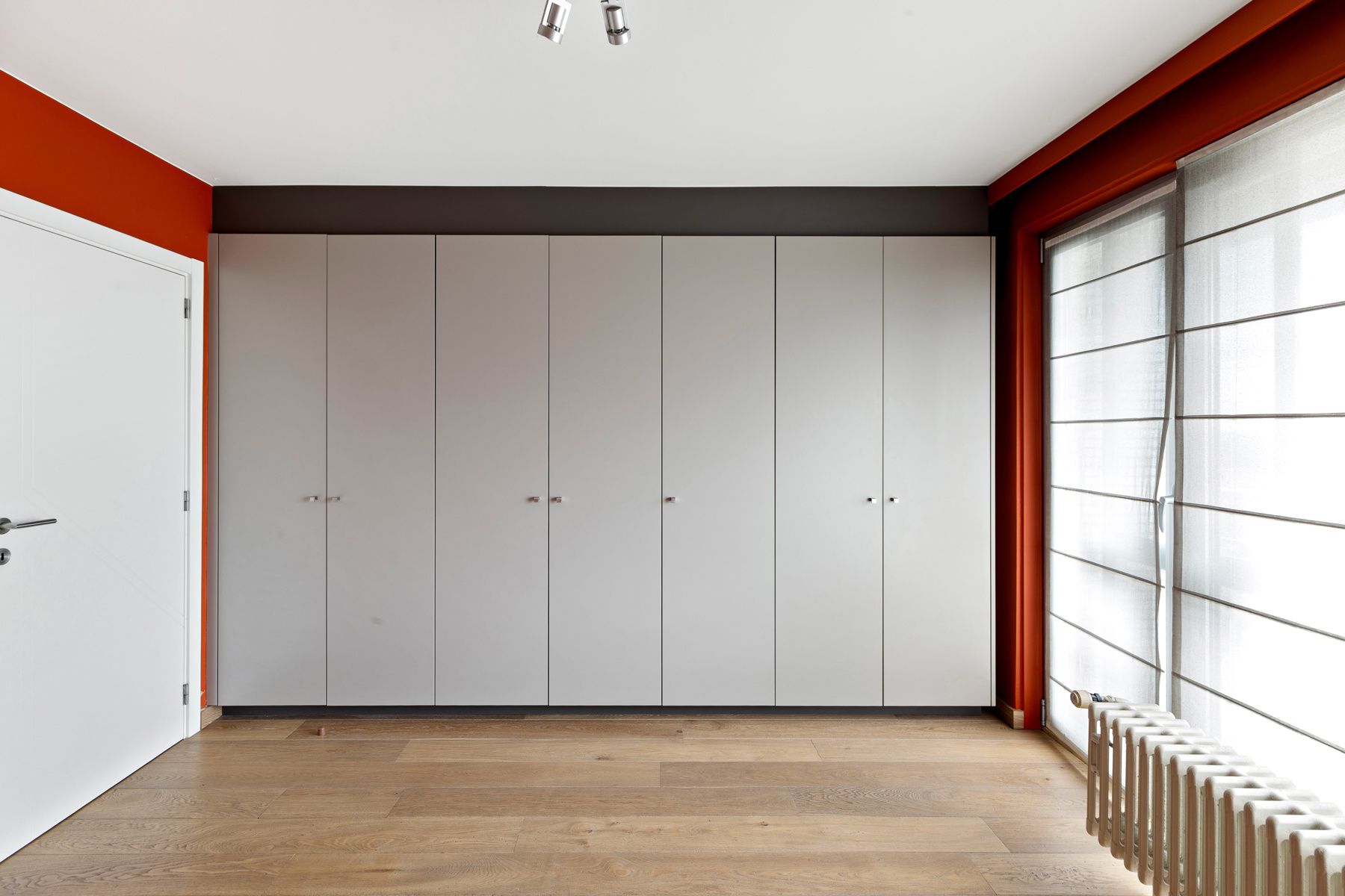 Ruim 2 slpk. zicht-appartement met garagebox foto 8