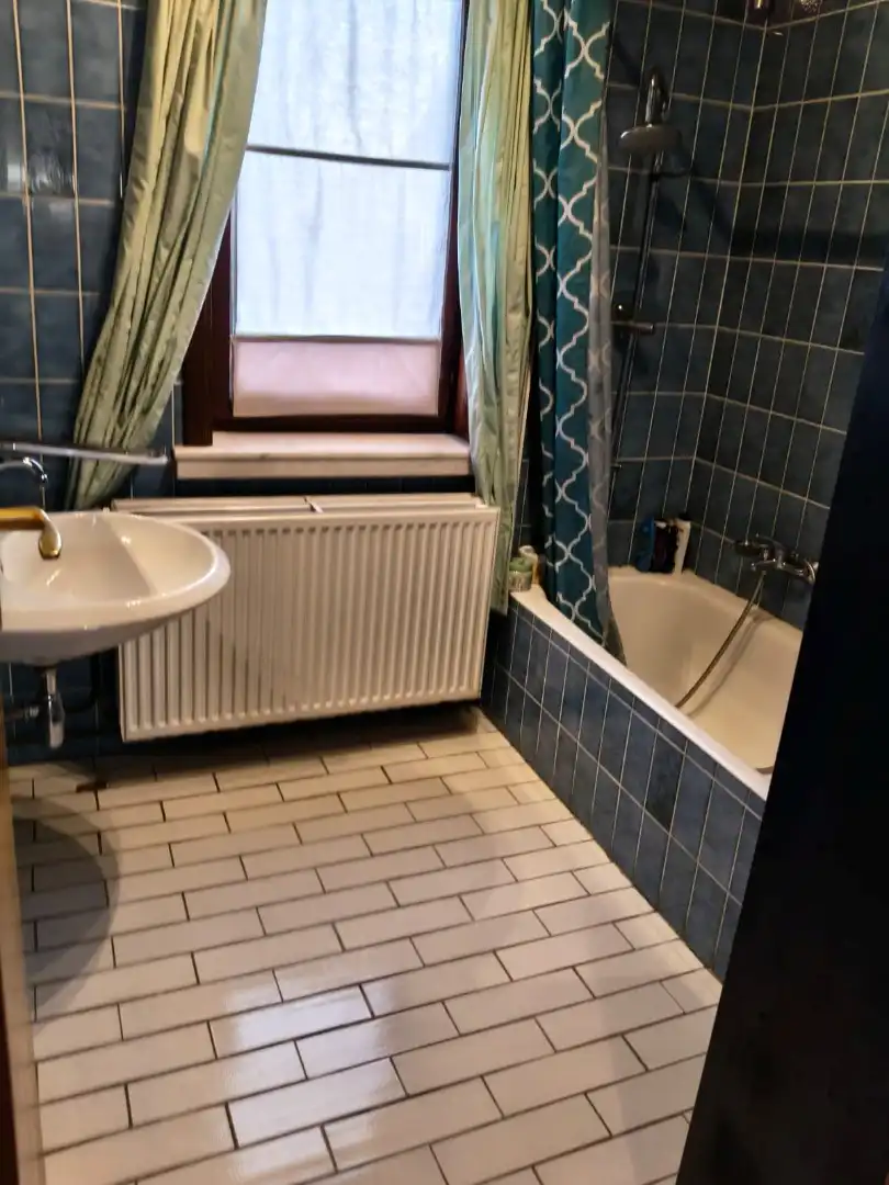 Ruime woning met 4 slaapkamers en garage en carport en tuin foto 14