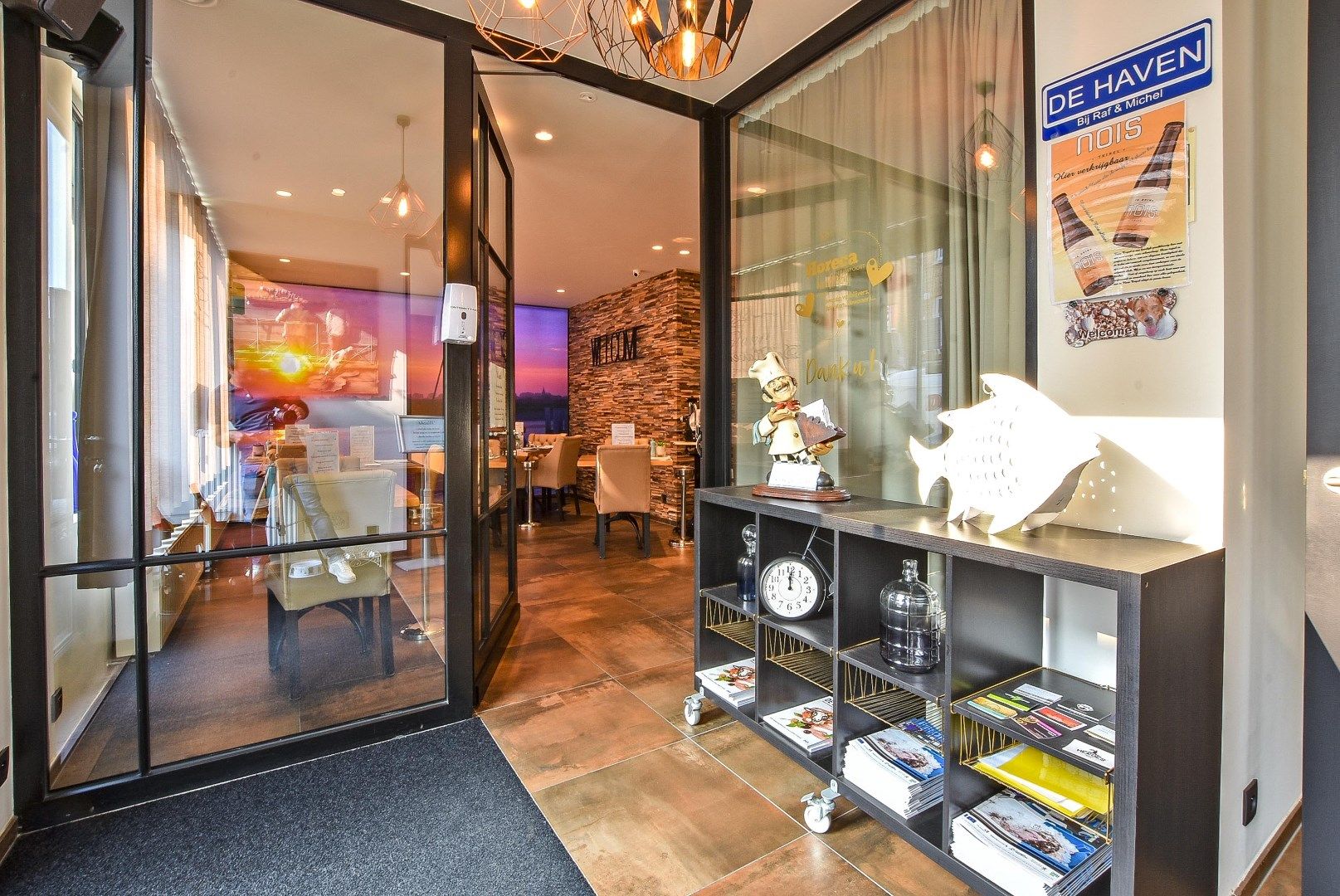 Restaurant 'De Haven' volledig gebouw met mogelijheden vlakbij de kaai gelegen op 313 m². foto 2