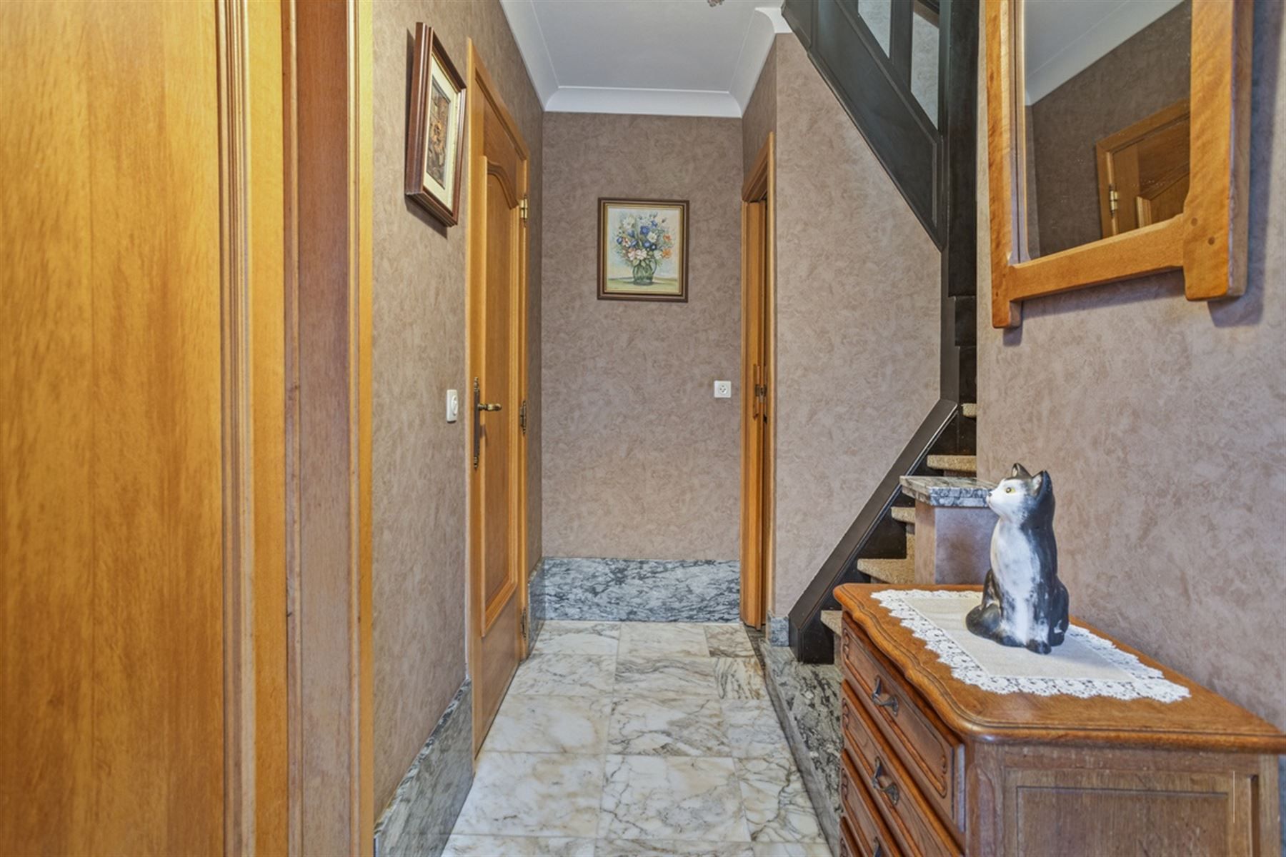 Halfopen bebouwing met 3 slaapkamers - op te frissen foto 2