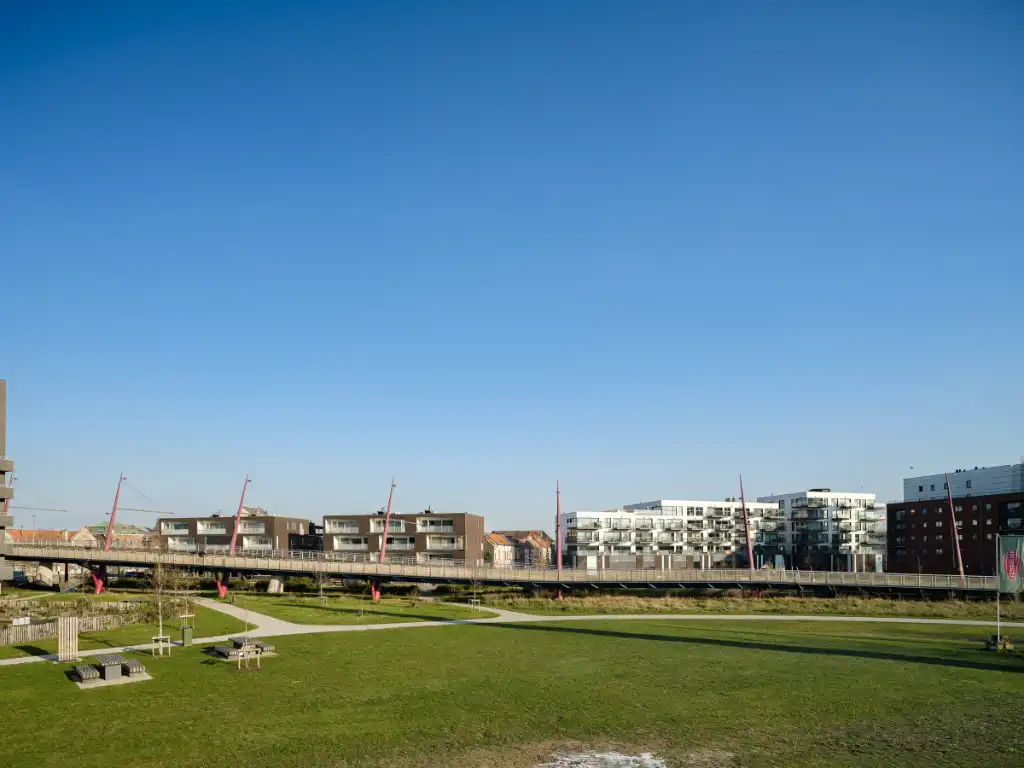 Lichtrijk appartement met weids zicht, twee slaapkamers en drie bijzonder ruime terrassen, gelegen in een bruisende en dynamische omgeving. foto 22