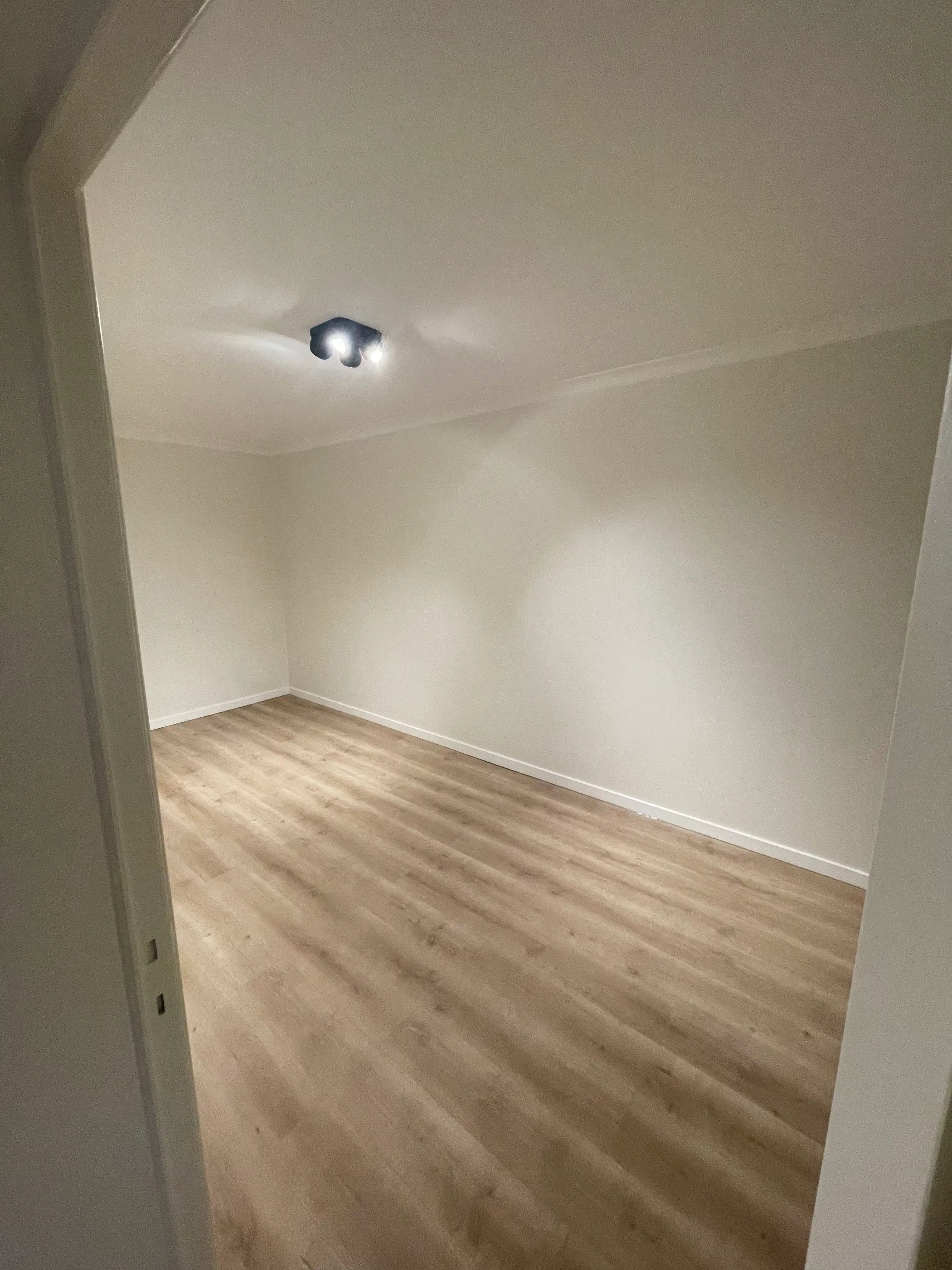 Vernieuwde woning te huur Deerlijk met grote tuin foto 11