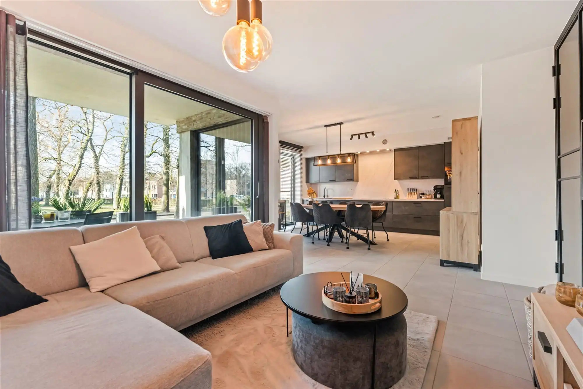 MODERN EN KLASSEVOL INGERICHT GV APPARTEMENT IN DE NABIJHEID VAN HET CENTRUM VAN LEOPOLDSBURG foto {{pictureIndex}}