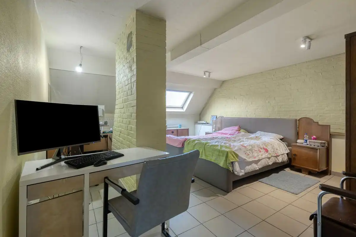 Woning met handelsruimte in de Sint-Elisabethwijk te Kortrijk foto 9
