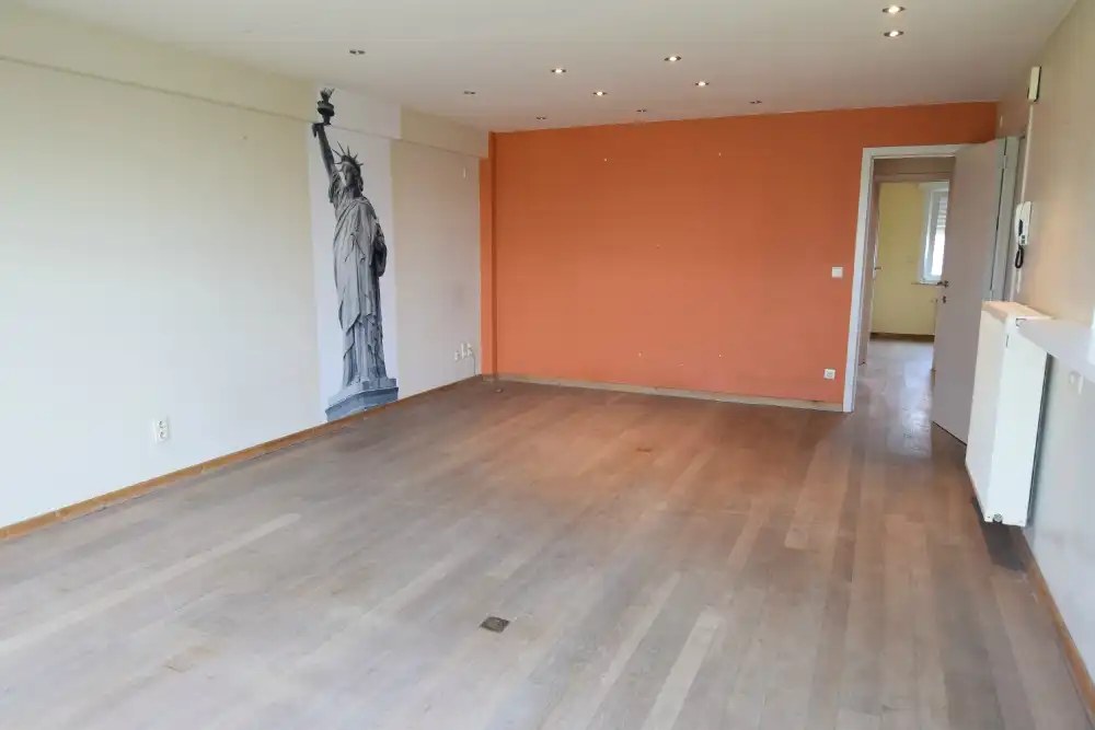 Appartement met twee slaapkamers een grote gesloten garagebox. In een rustige buurt doch niet zo ver van het centrum van Blankenberge. In een gebouw met lift. foto 2