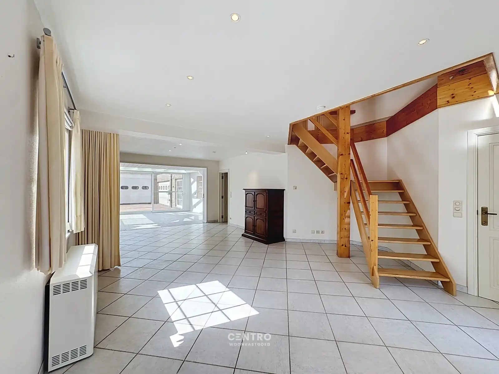 Ruime woning met opslagruimte in aangename omgeving! foto 13