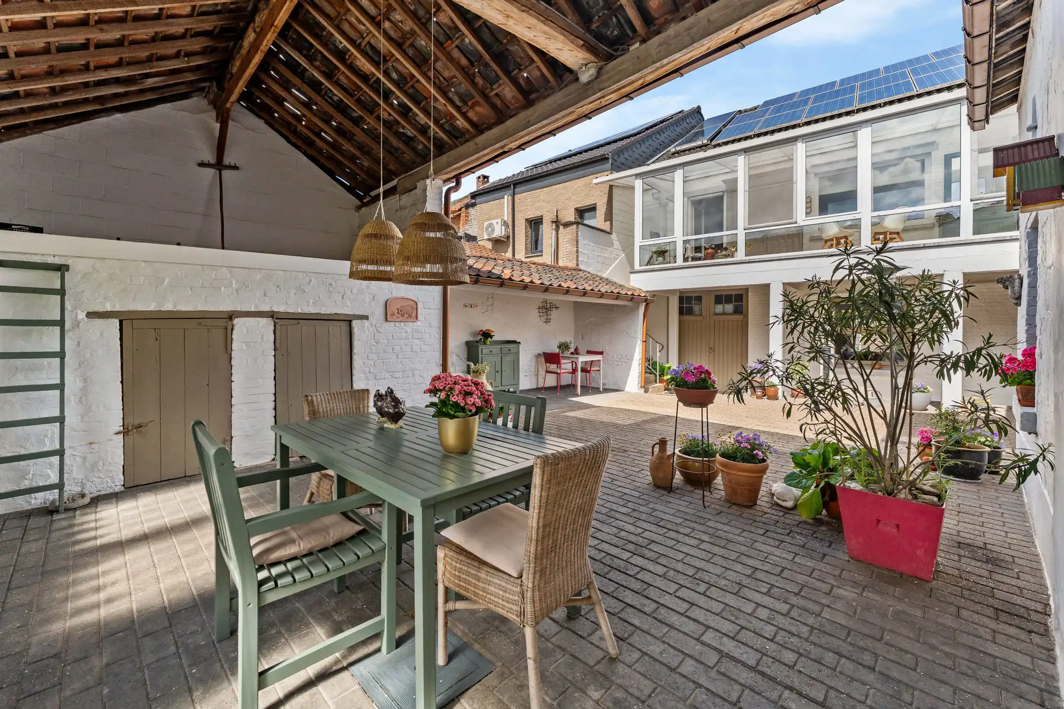 Karaktervolle woning met prachtige koer te Zussen foto 2
