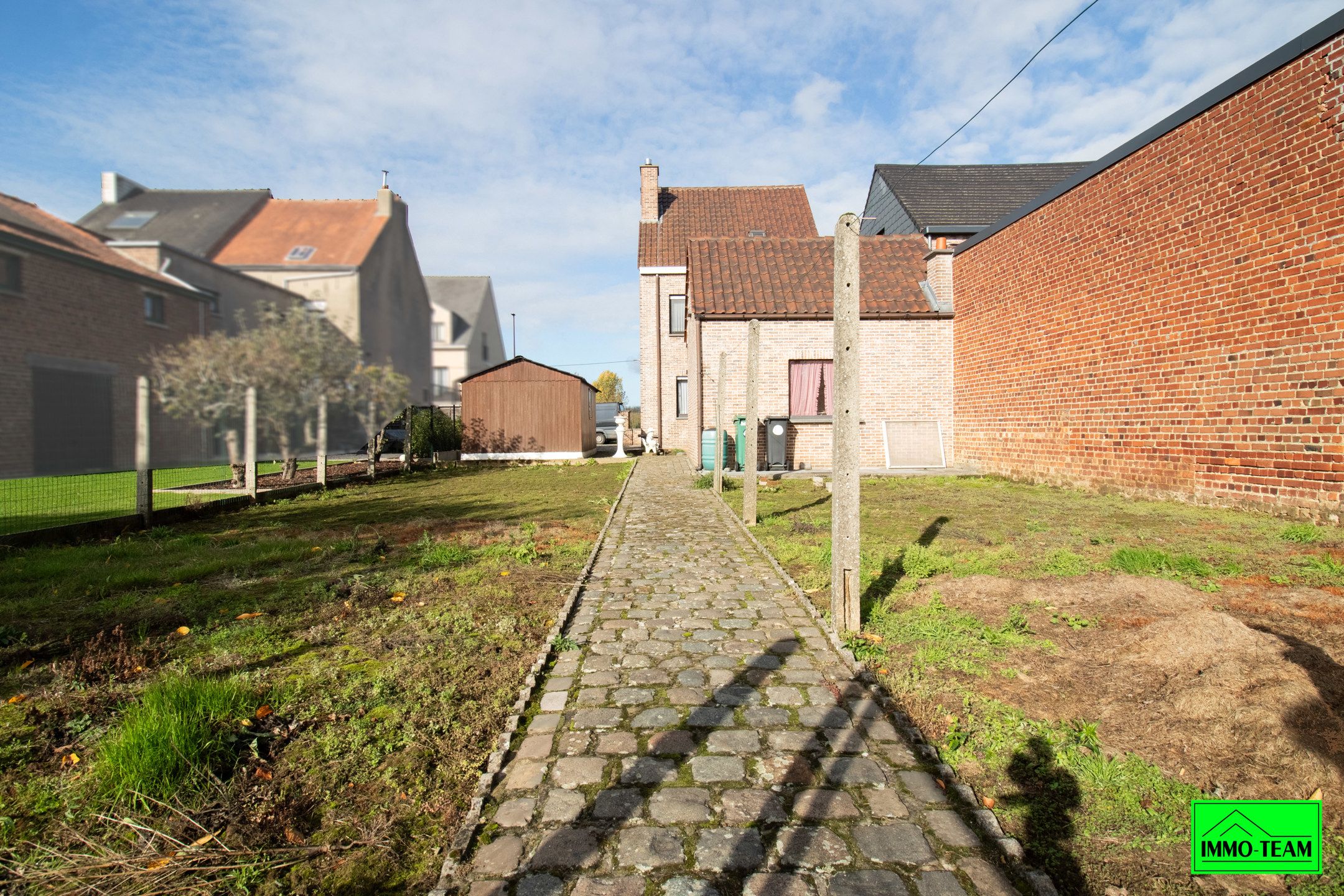 Op te frissen gezinswoning met ruime tuin en garage foto 22