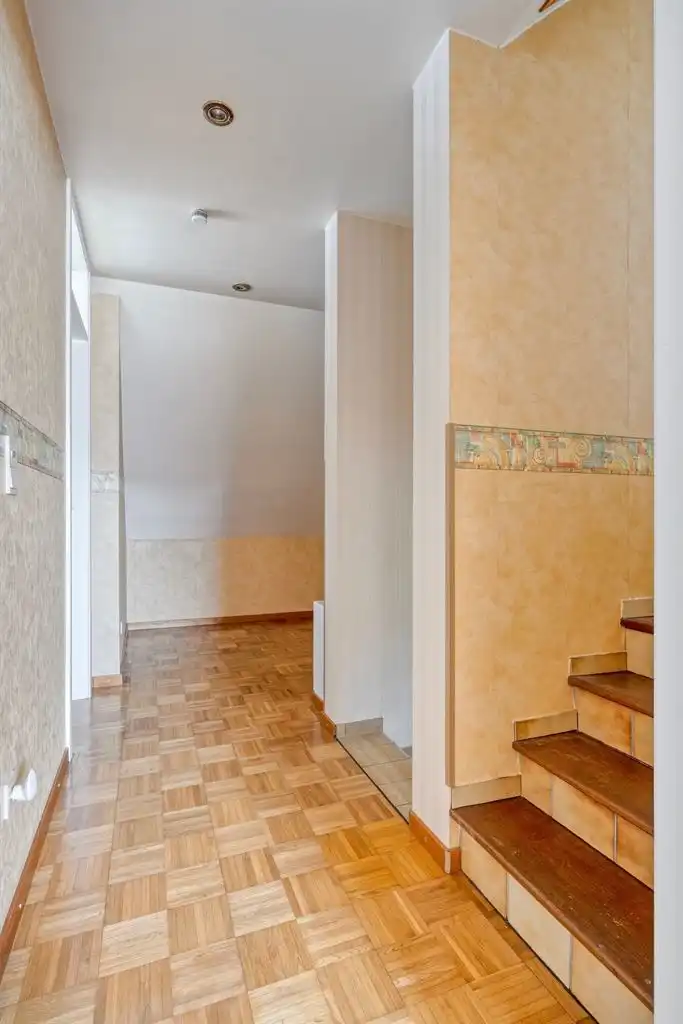 Toffe, vrijstaande split-level woning met 4 slaapkamers, inpandige garage, prachtig aangelegde tuin en zonnepanelen, rustig gelegen in het landelijke Ophoven.  foto 27