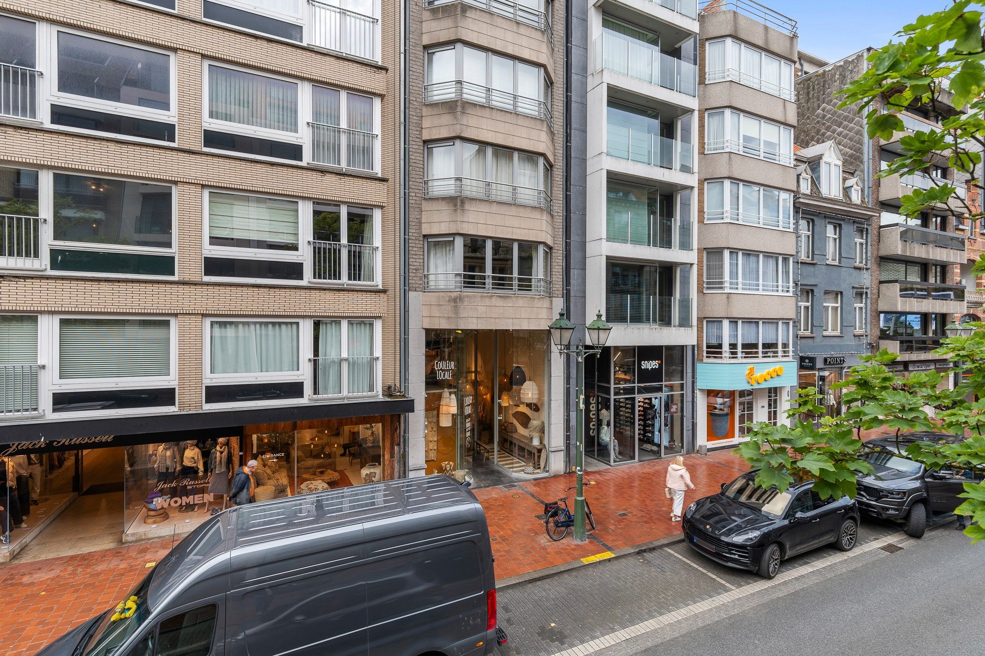 Instapklaar appartement met 2 slaapkamers gelegen in het centrum van Knokke.  foto 3