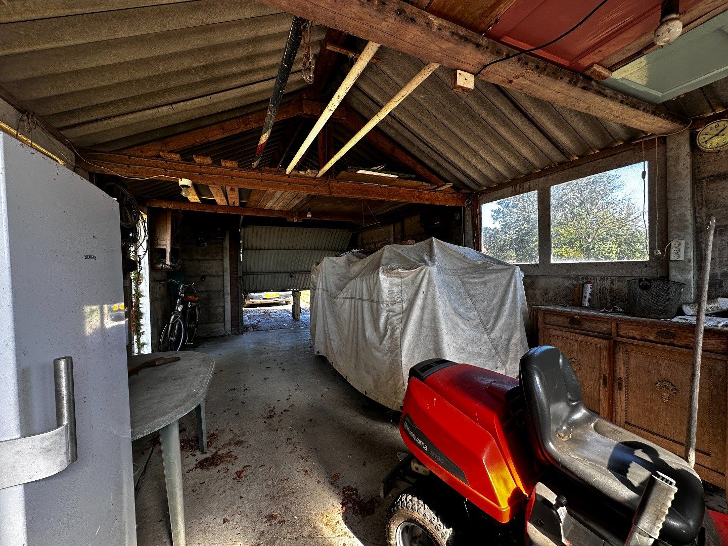 Bungalow met aparte garage en schuurtje op een betoverend perceel. foto 13