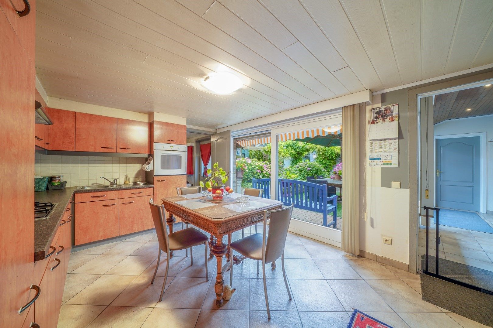 Ruime woning met drie slaapkamers - met loods/garage  foto 12