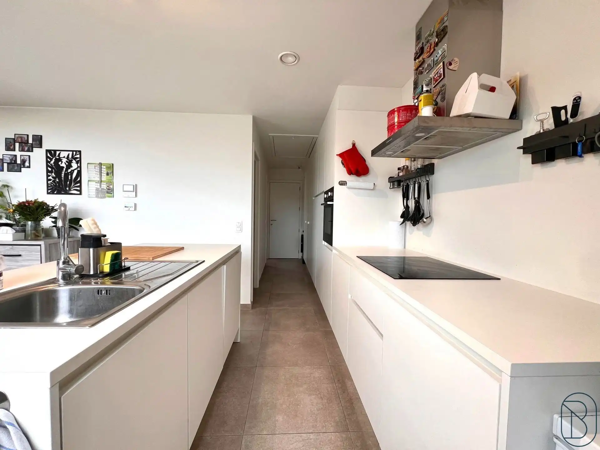 Leuk recente penthouse met terras en 2 SLK! foto 7